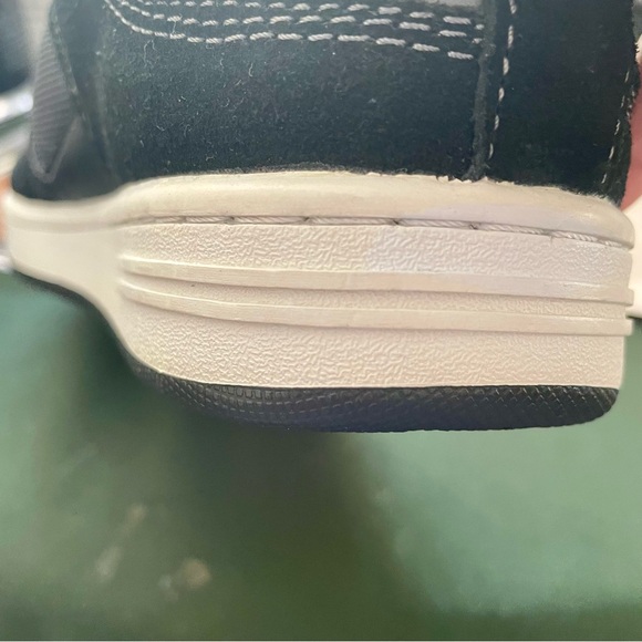 Children’s Place boys sneaker. Leather upper balance man. Size US 4. New - Picture 11 of 11